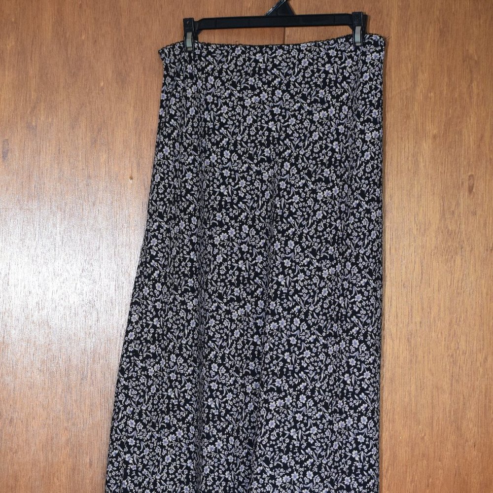 Old Navy Women's Floral Skirt, Black, Tan, Purple; Size 6